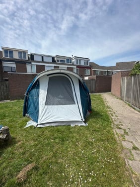 Opblaasbare tent 4 persoons met grote leefruimte