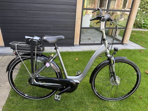 Elektrische damesfiets lage instap middenmotor