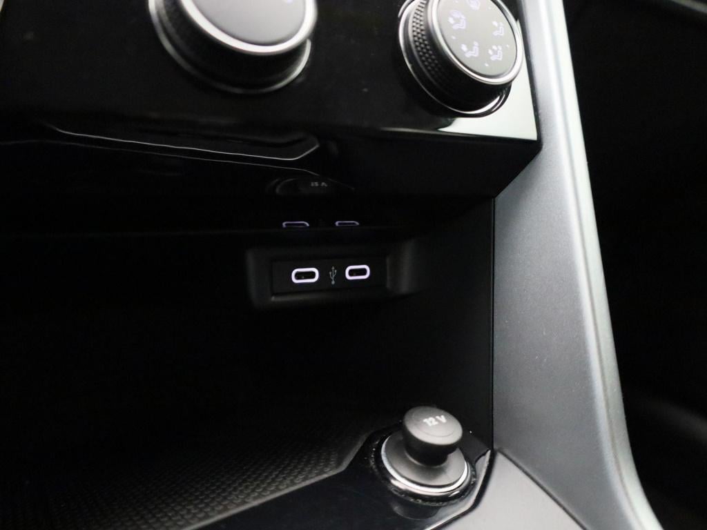 Volkswagen T-roc 1.0 tsi life | trekhaak | parkeer sensoren | virtual cockp