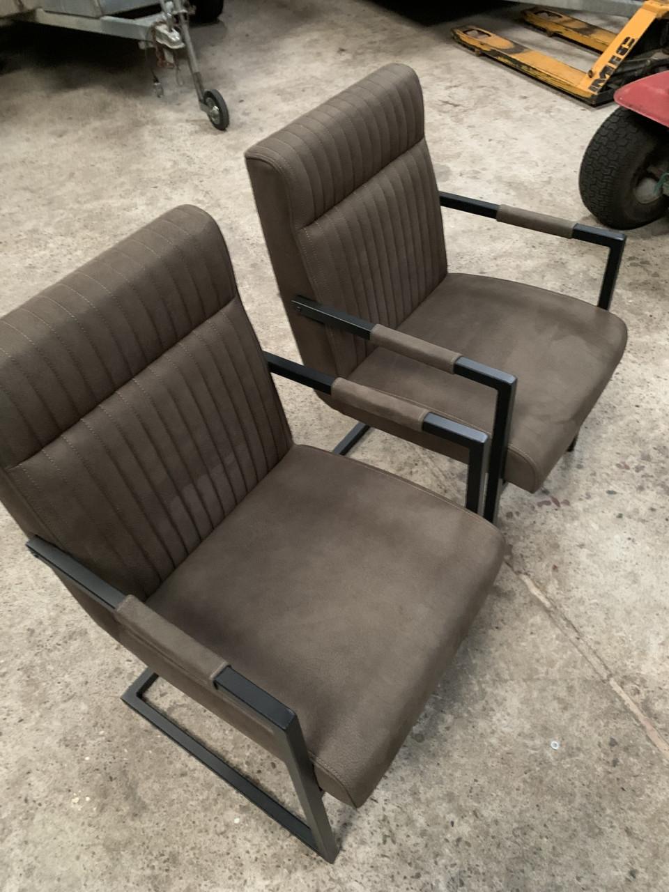Set van 4 eetkamerstoelen met armleuningen