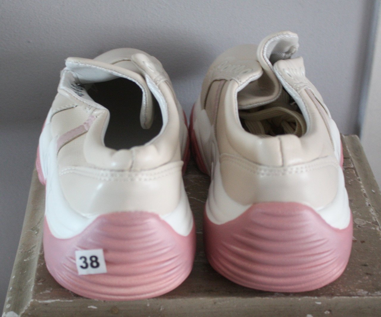Nieuwe gympen roze beige  maat 38