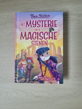 Thea Stilton: Het Mysterie van de Magische Stenen