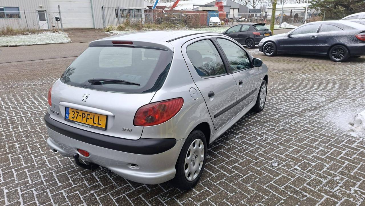 Peugeot 206 1.4 Pop Art 5deurs bj:2004 airco apk 2027 !!!