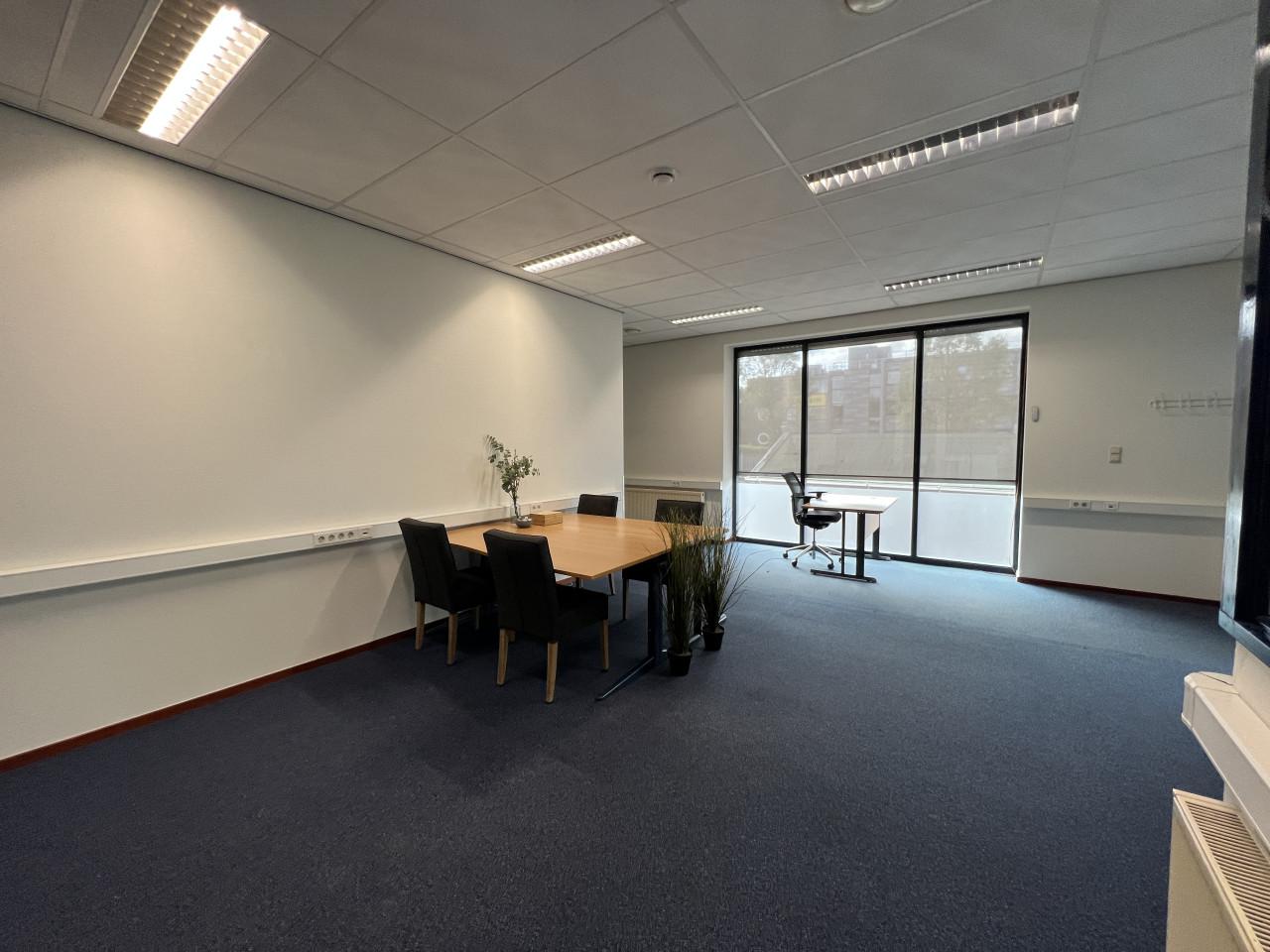 Te huur 90m2 nette kantoor/bedrijfsruimte Goes