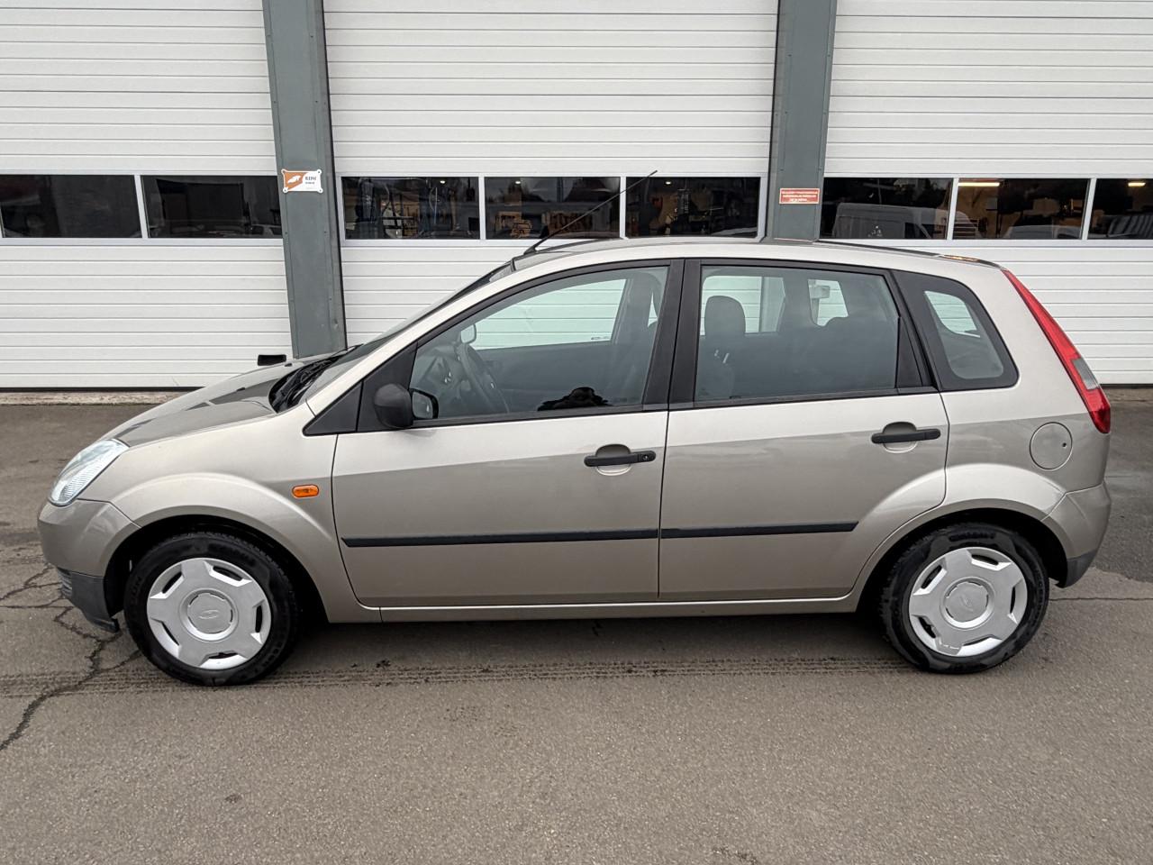Ford Fiesta 1.3i Ambiente 5 deus ! ! !