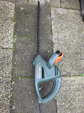 Heggenschaar merk BLACK-DECKER -220V-380W-1900/min