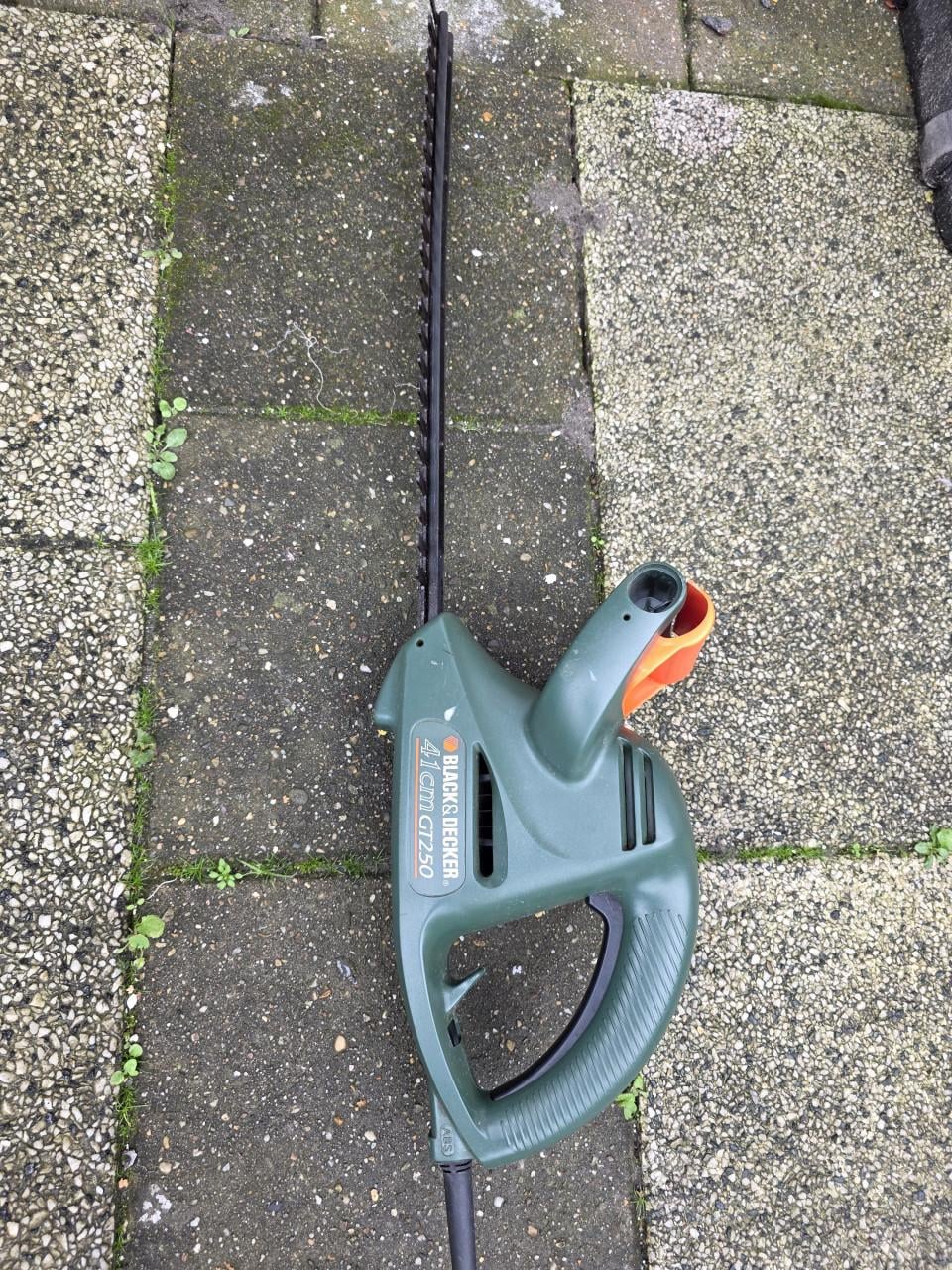 Heggenschaar merk BLACK-DECKER -220V-380W-1900/min