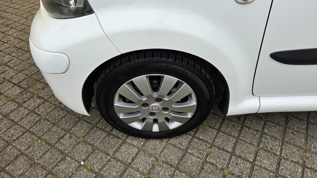 Toyota Aygo 1.0-12v xcite white