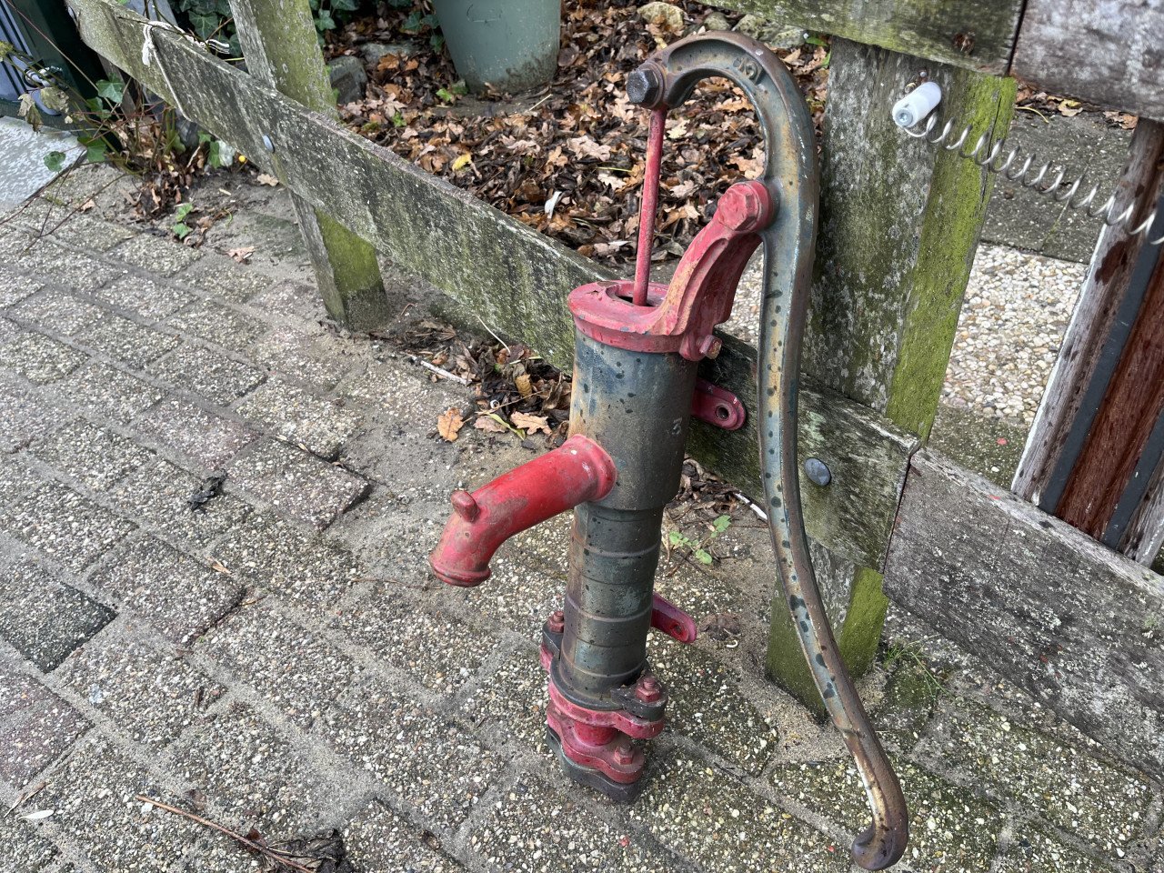 Waterpomp nr. 3 Gietijzer Antiek