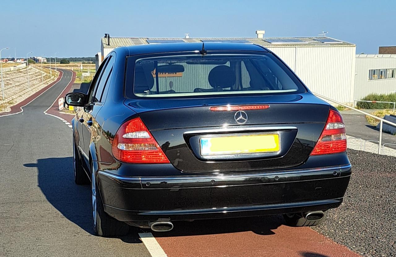 Mercedes E500 Diep Zwart 2004 287.200 km € 5.500
