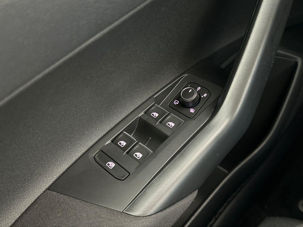 Volkswagen Taigo r-line-edition 1.5 110 kw / 150 pk tsi cuv 7 versn