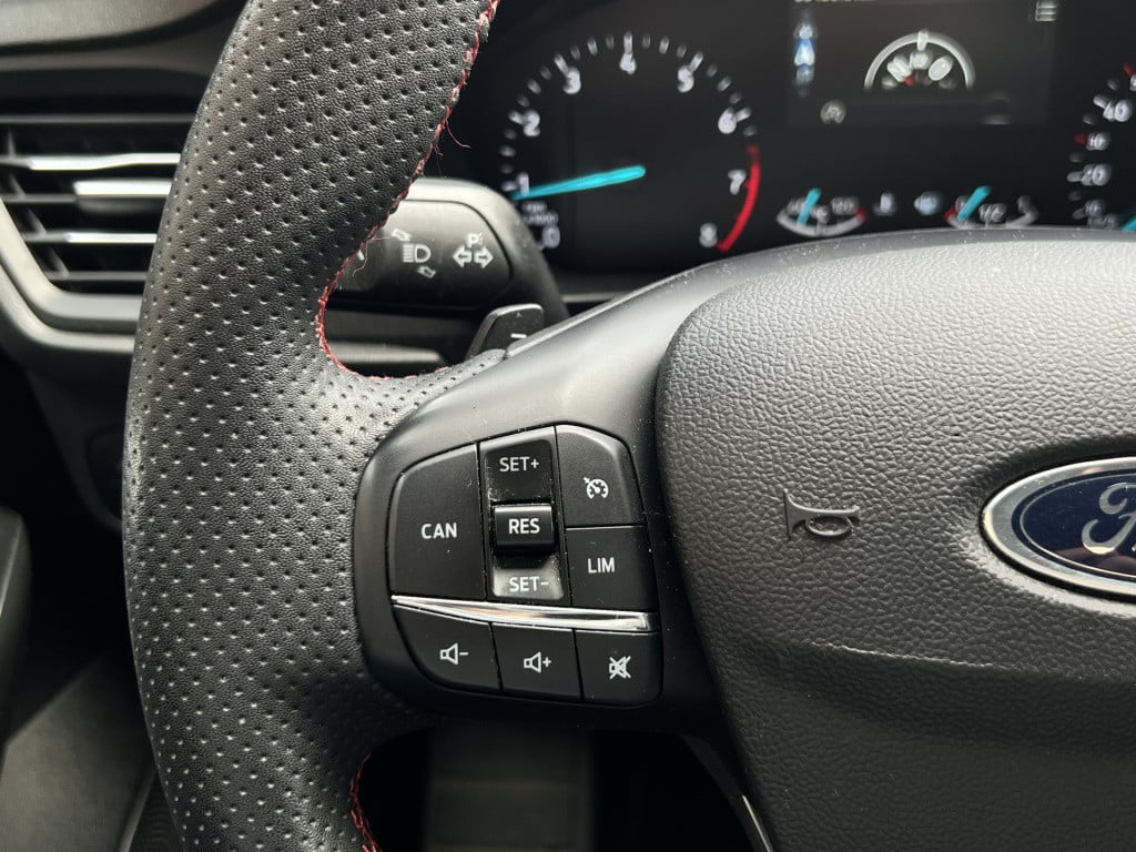 Ford Focus wagon 1.0 ecoboost hybrid st line | winter package | camera | cr