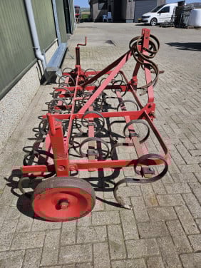Triltand cultivator