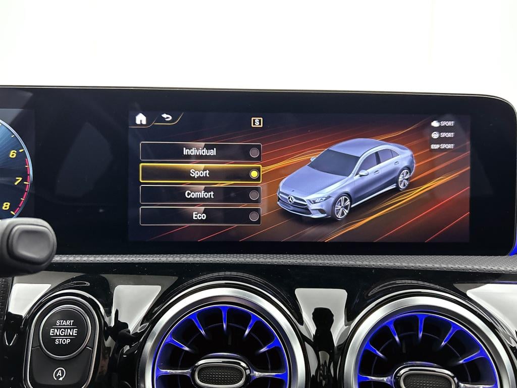 Mercedes-Benz A-Klasse 180 business solution amg | panoramadak | sfeerverli