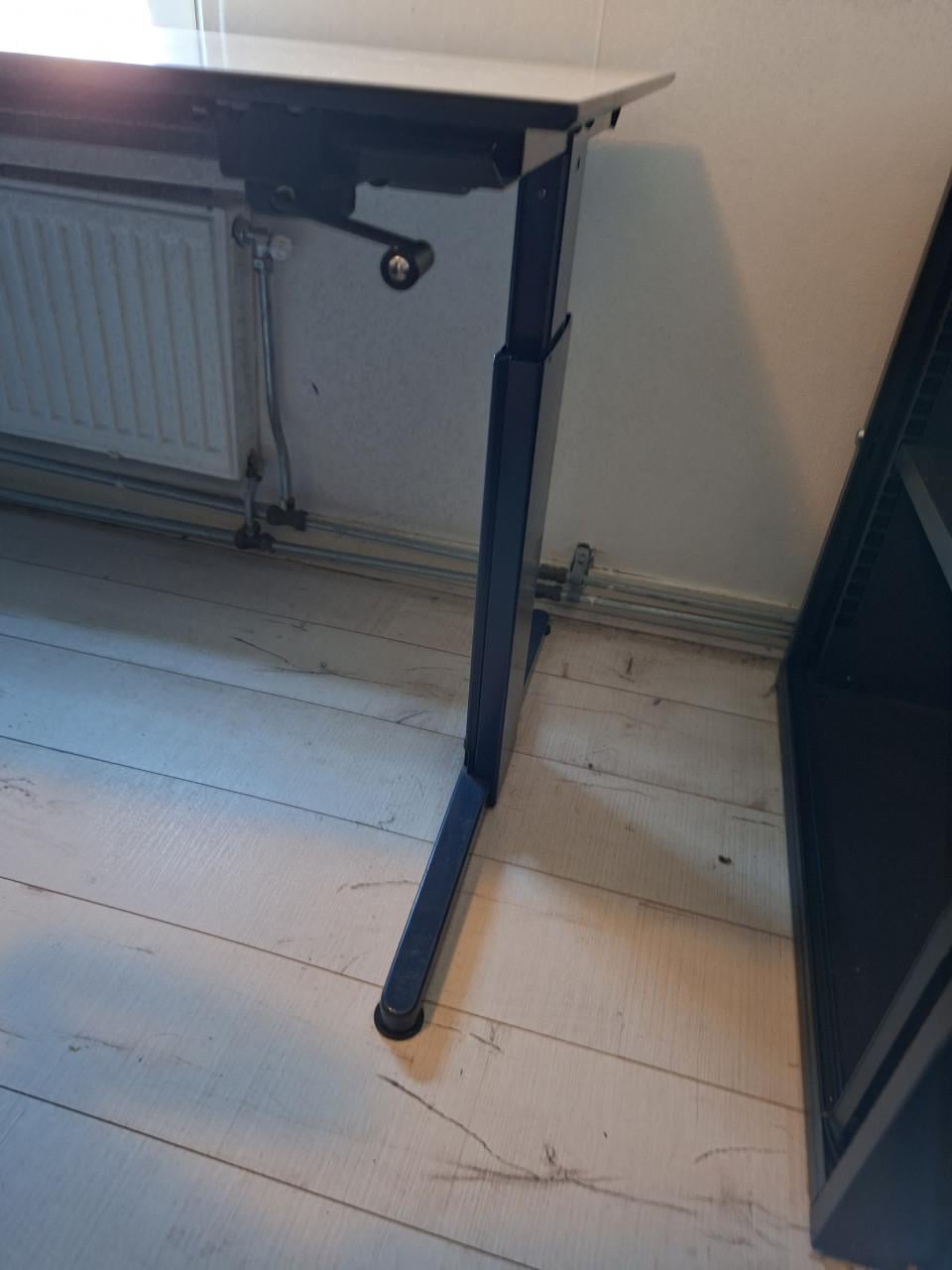Hoekbureau compleet met ladeblok en 2 lage kasten