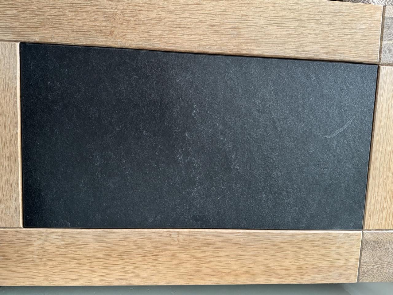 Eikenhout dressoir met 3 leistenen
