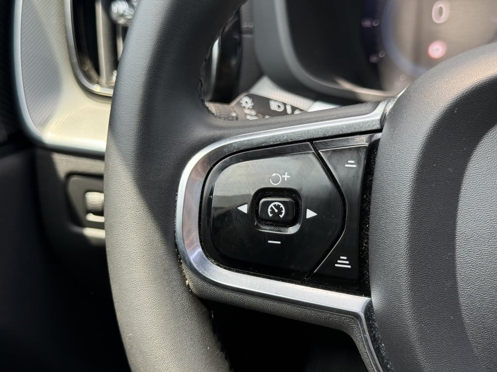 Volvo XC60 t6 340pk recharge r-design| adap.cruise| luchtvering| panodak| 2