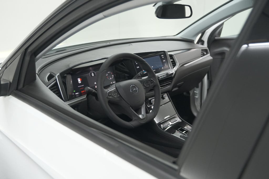 Opel Grandland turbo 130 at8 ultimate | camera | adaptieve cruise control |
