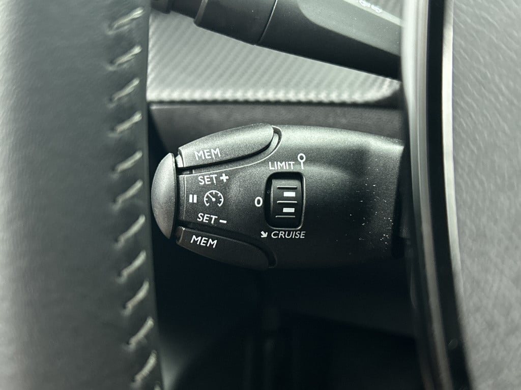 Peugeot 208 100 pk allure | rijklaar | navi | camera | icockpit |