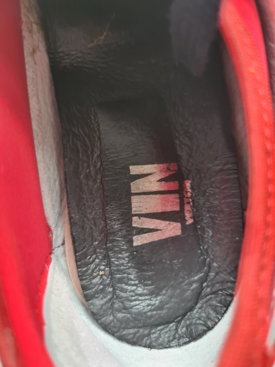 Nieuwe zwart , rode leren sneackers van Verton  Maat 40