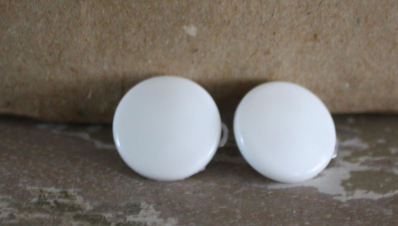 Witte kunststof oorclips