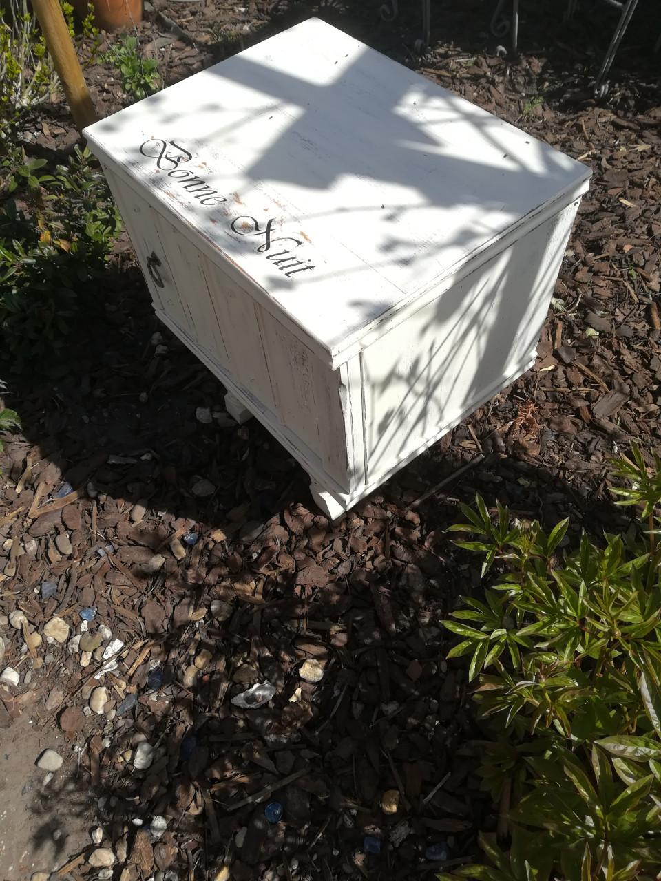 Brocante nachtkastje