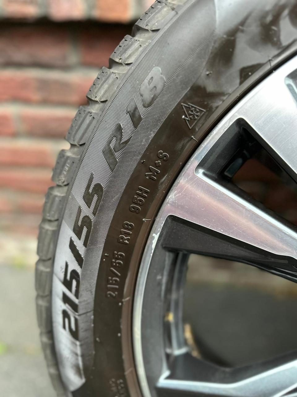 Nissan Qashqai velgen met Pirelli winterbanden 215/55/R18