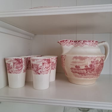 Melkkan met 6 mokken