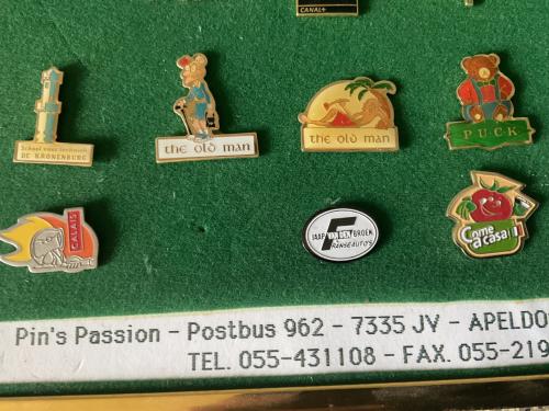 De originele pins.    16 stuks.