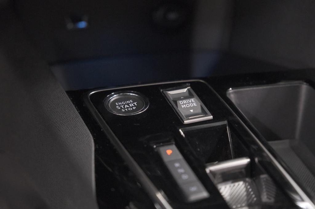 Peugeot 3008 puretech 130 eat8 gt black pack | trekhaak | elektrische koffe
