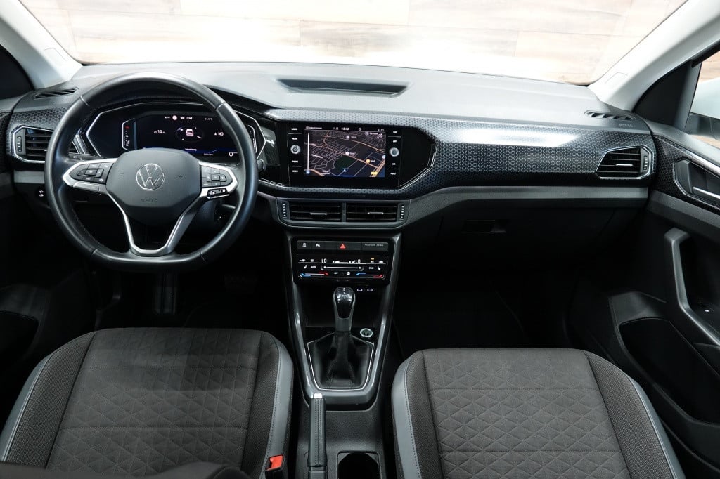 Volkswagen T-cross 1.0 tsi | carplay | acc | stoelverw. | pdc |