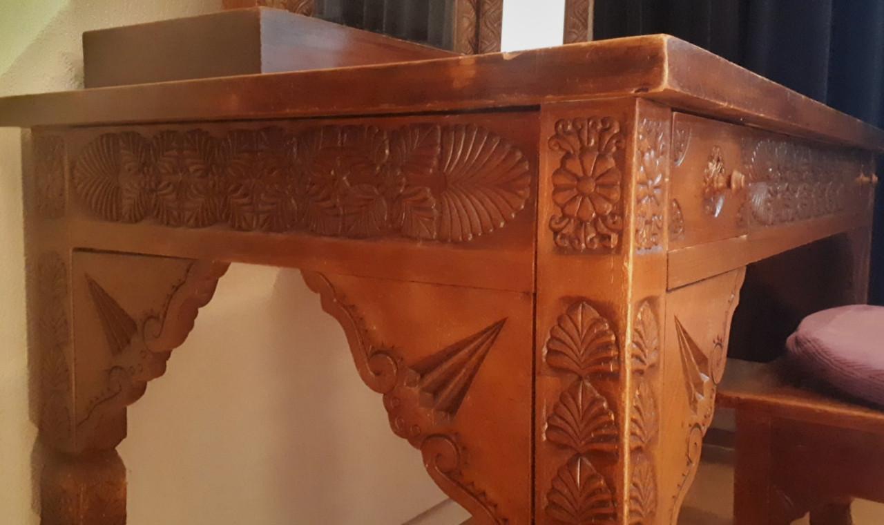 Antieke Toilettafel, Pools houtsnijwerk