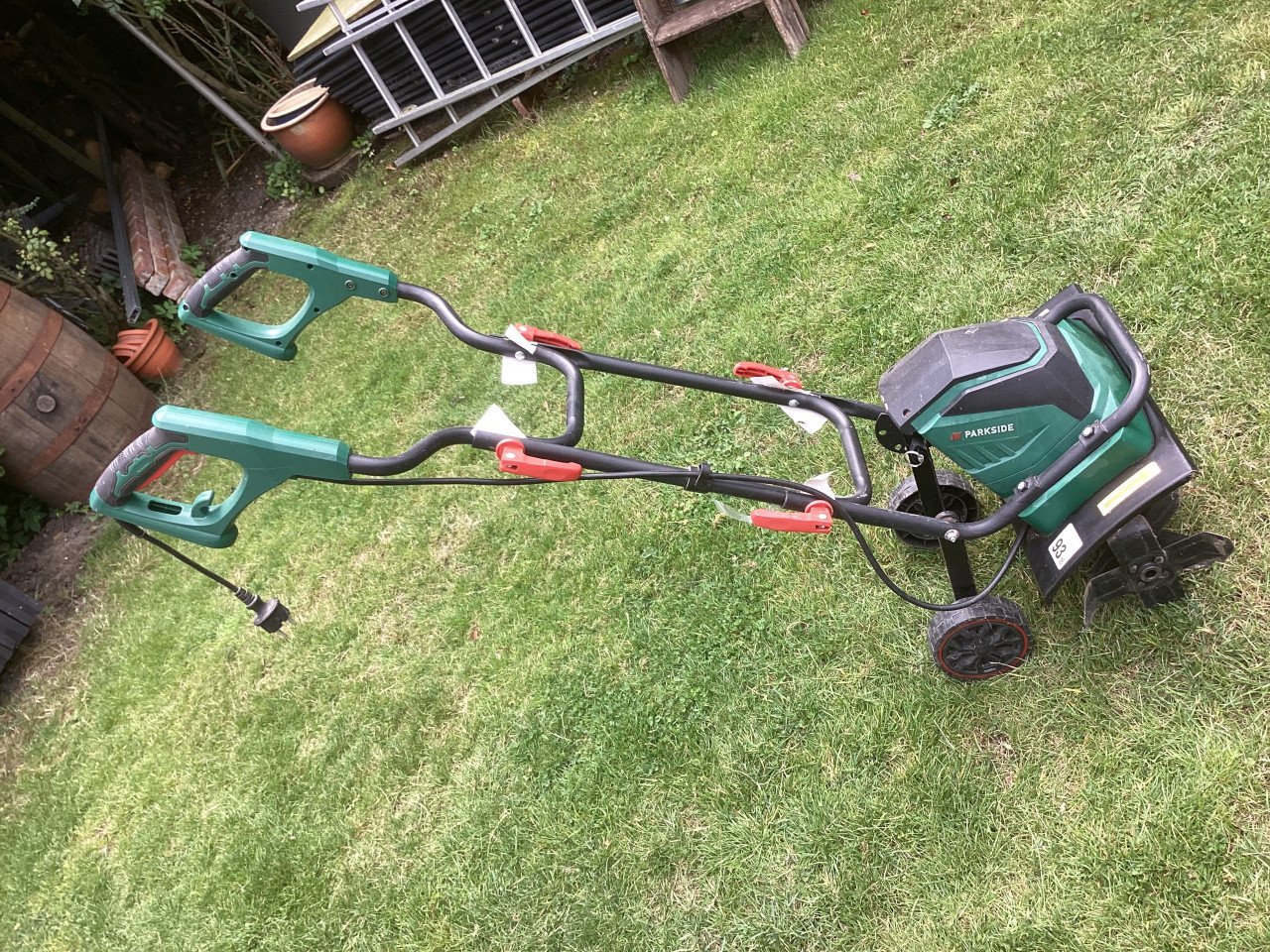 Cultivator / bodemfrees