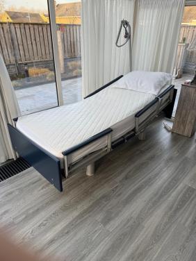 Hoog-laag bed van groot formaat en nog geen half jaar oud,