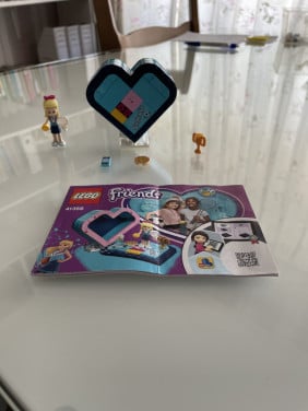Lego Friends: Stephanie's hartvormige doos 41356