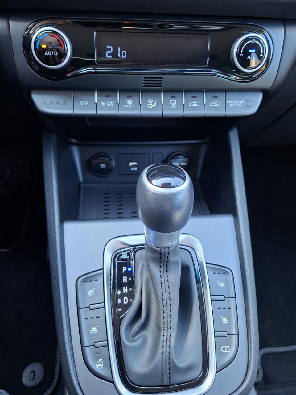 Hyundai Kona 1.6 gdi hev premium | lederen bekleding | stoel/stuur verwarmi