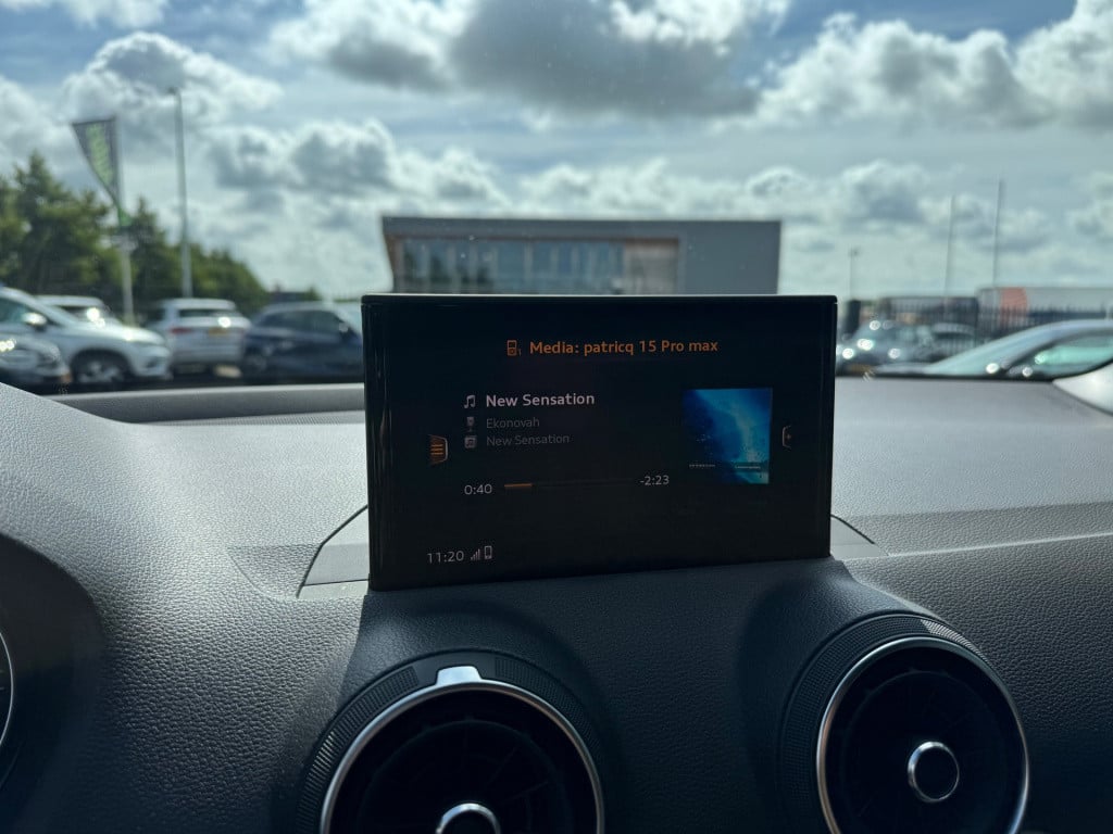 Audi Q2 30 tfsi sport * keyless * stoelverwarming * pdc 2x