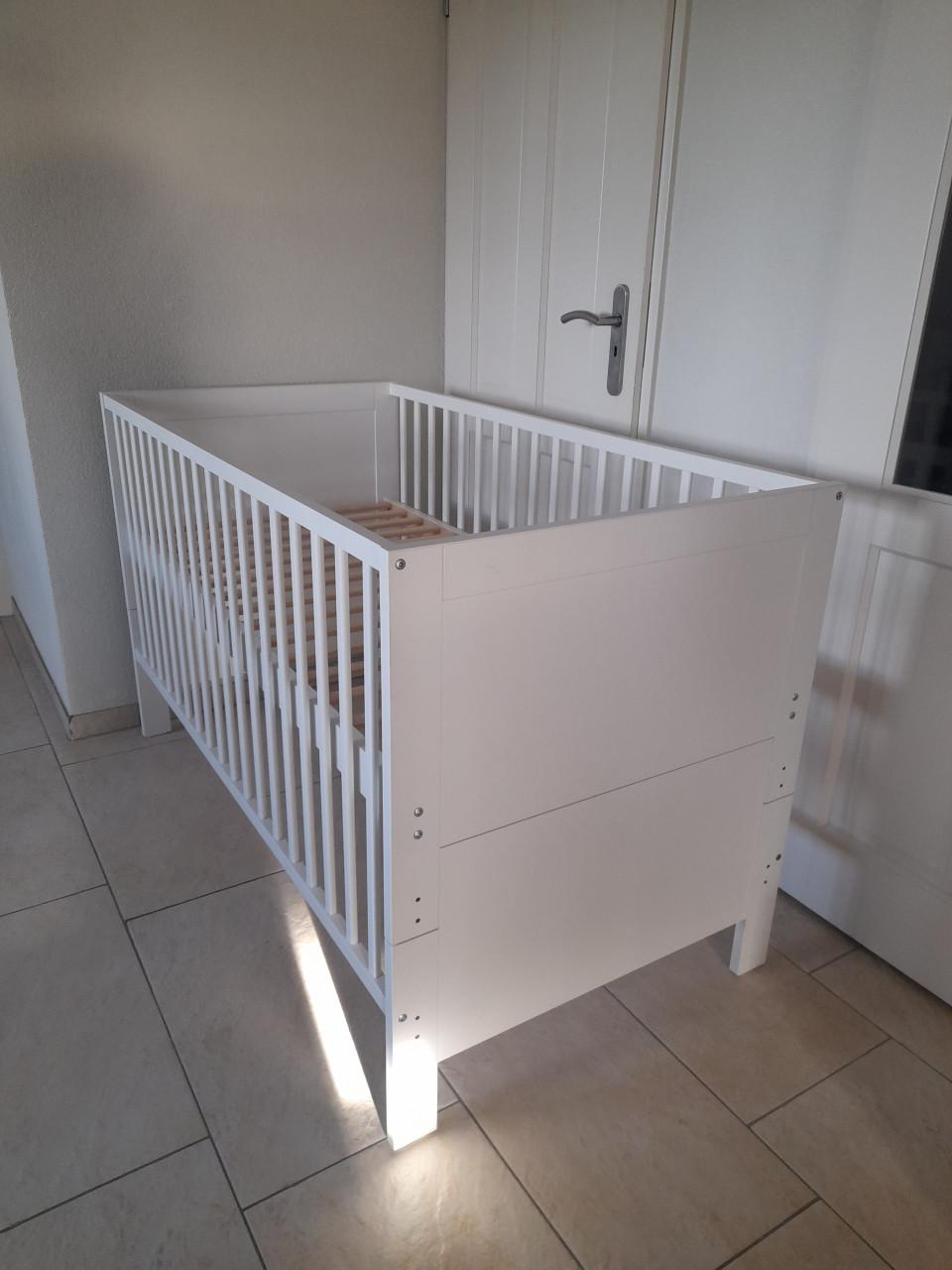 Meegroeibed 140 x 70  van ledikantje naar peuterbed (z.g.a.n.)