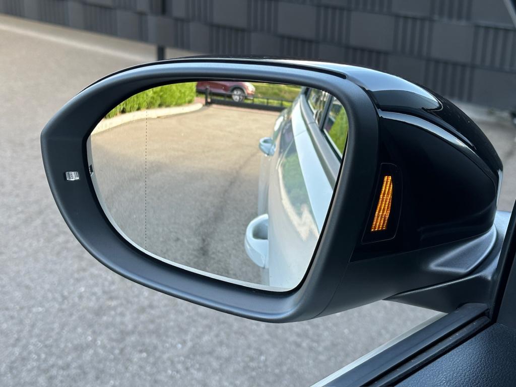 Volkswagen T-roc 1.5 tsi 150pk dsg style carplay | camera | keyless | elek.