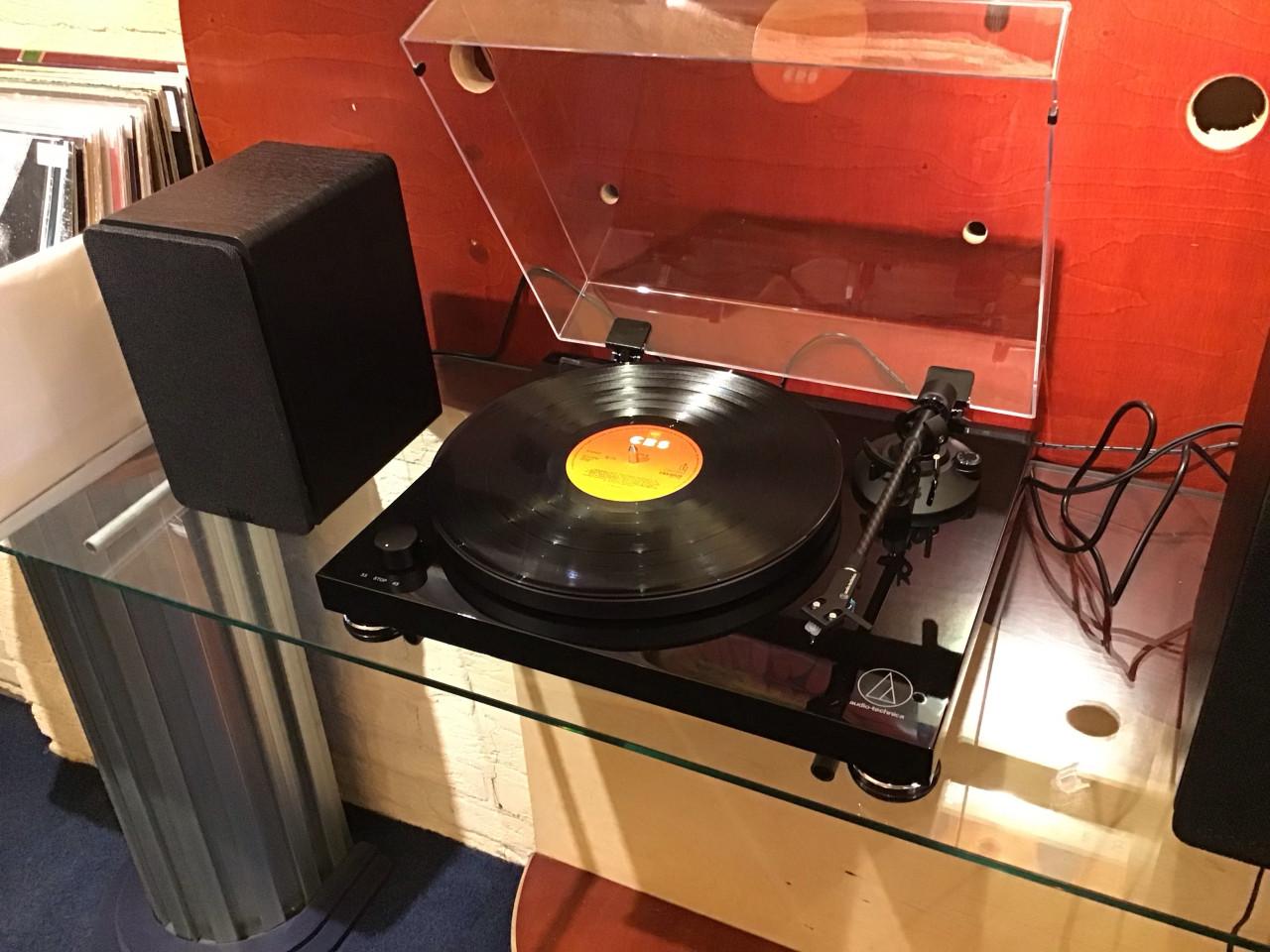 Bent U op zoek naar een platenspeler???