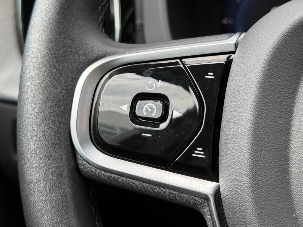 Volvo XC60 t8 455pk recharge ultra dark| full options ! luchtvering b&w sou