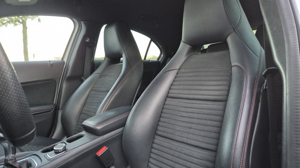 Mercedes-Benz A-Klasse 180 bus.sol amg*led*navi*stoelvrw*18 inch*leder*zwar