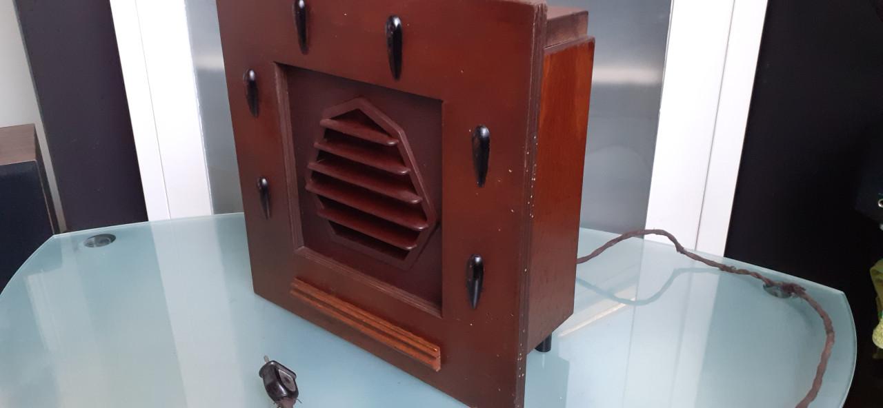 Antieke radio luispspreker  active uit jaren 50