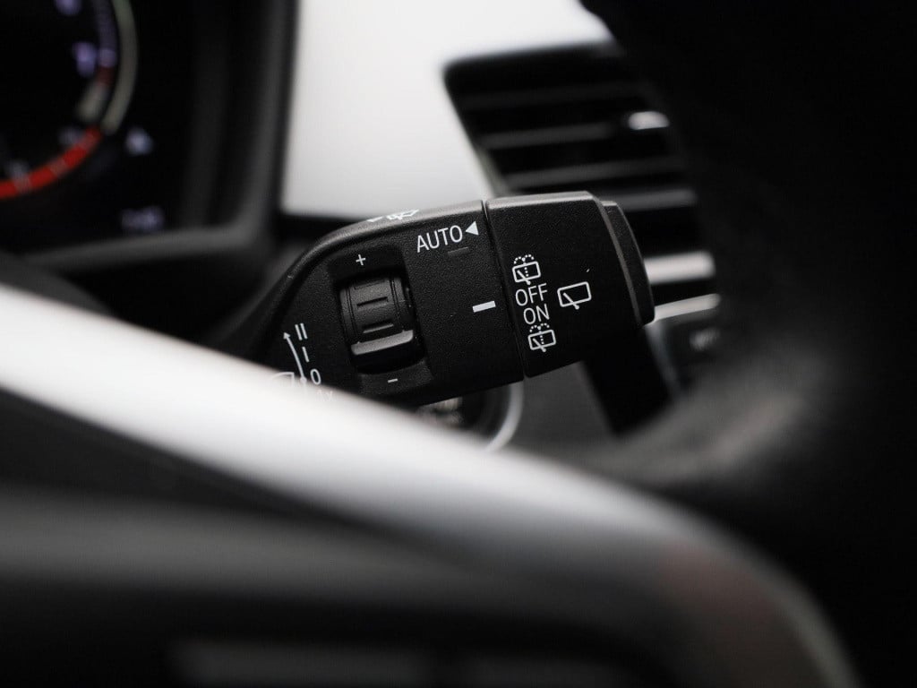 BMW X1 sdrive18i executive | automaat | navigatie | verwarmde stoelen | ele