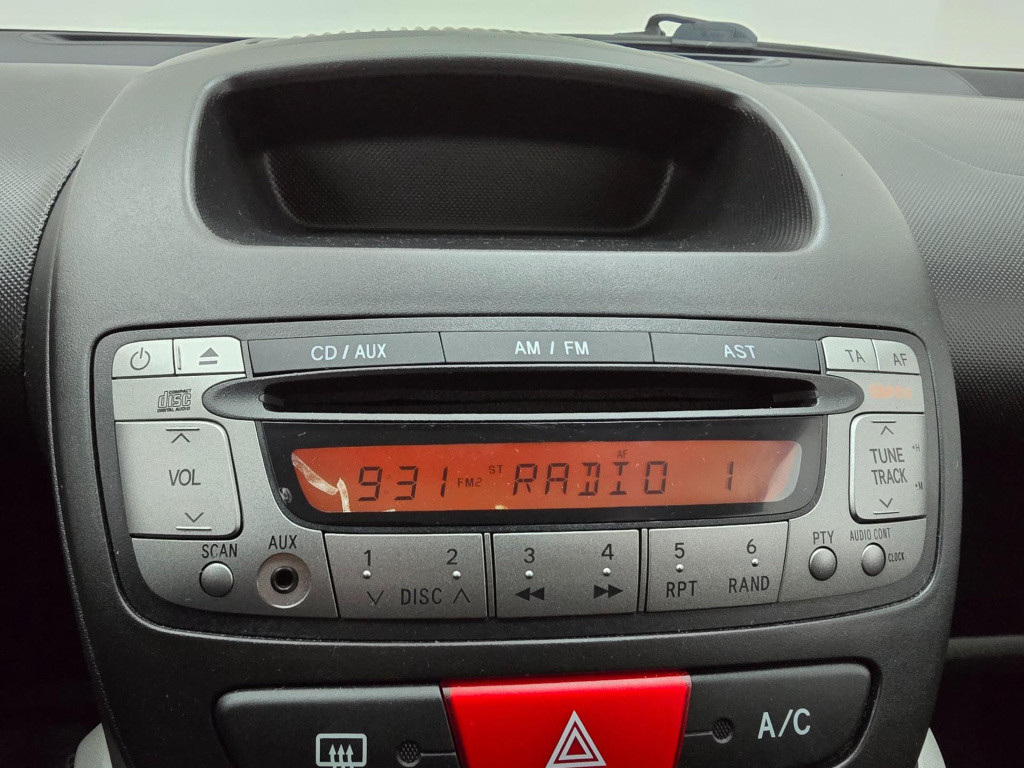 Peugeot 107 occasion 1.0 active leuke kleur met airco en sportvelgen | radi