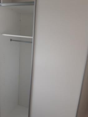 Ķast met schuifdeuren