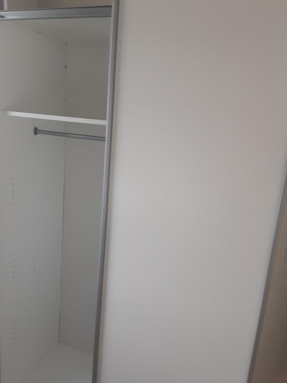 Ķast met schuifdeuren