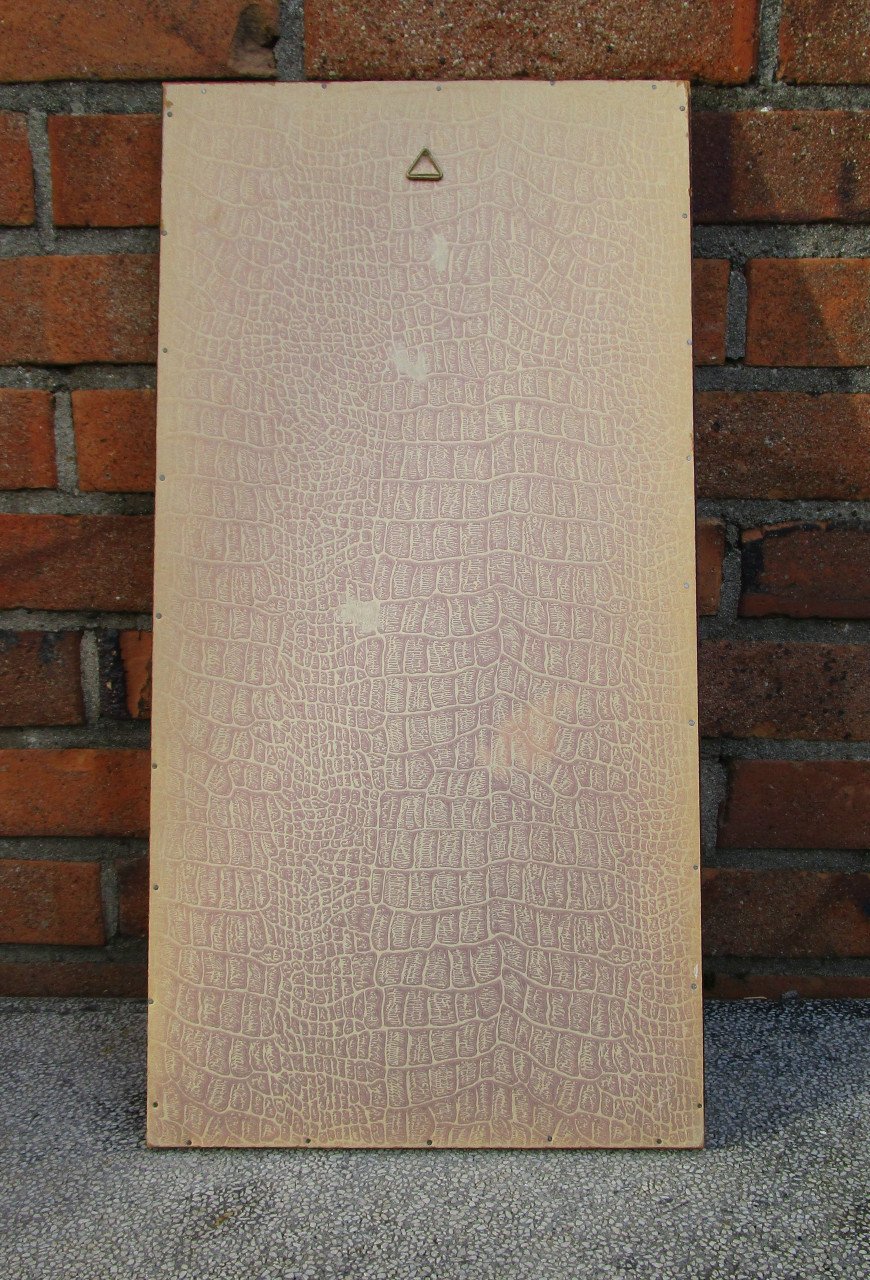 2 geborduurde  papagaaien in gelijst achter ontspiegeld glas. 24 x 48 cm.