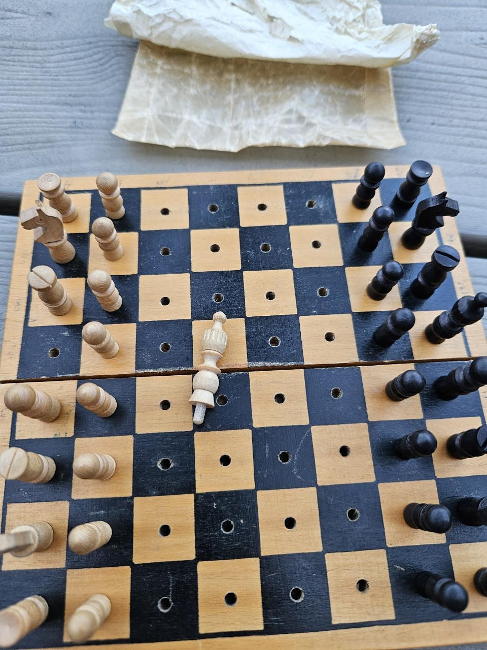 Vintage klein reis Schaakspel philos houten bord en stukken