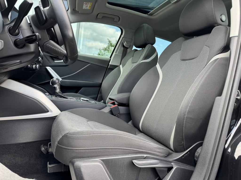 Audi Q2 35 tfsi s edition * panoramadak * camera * keyless